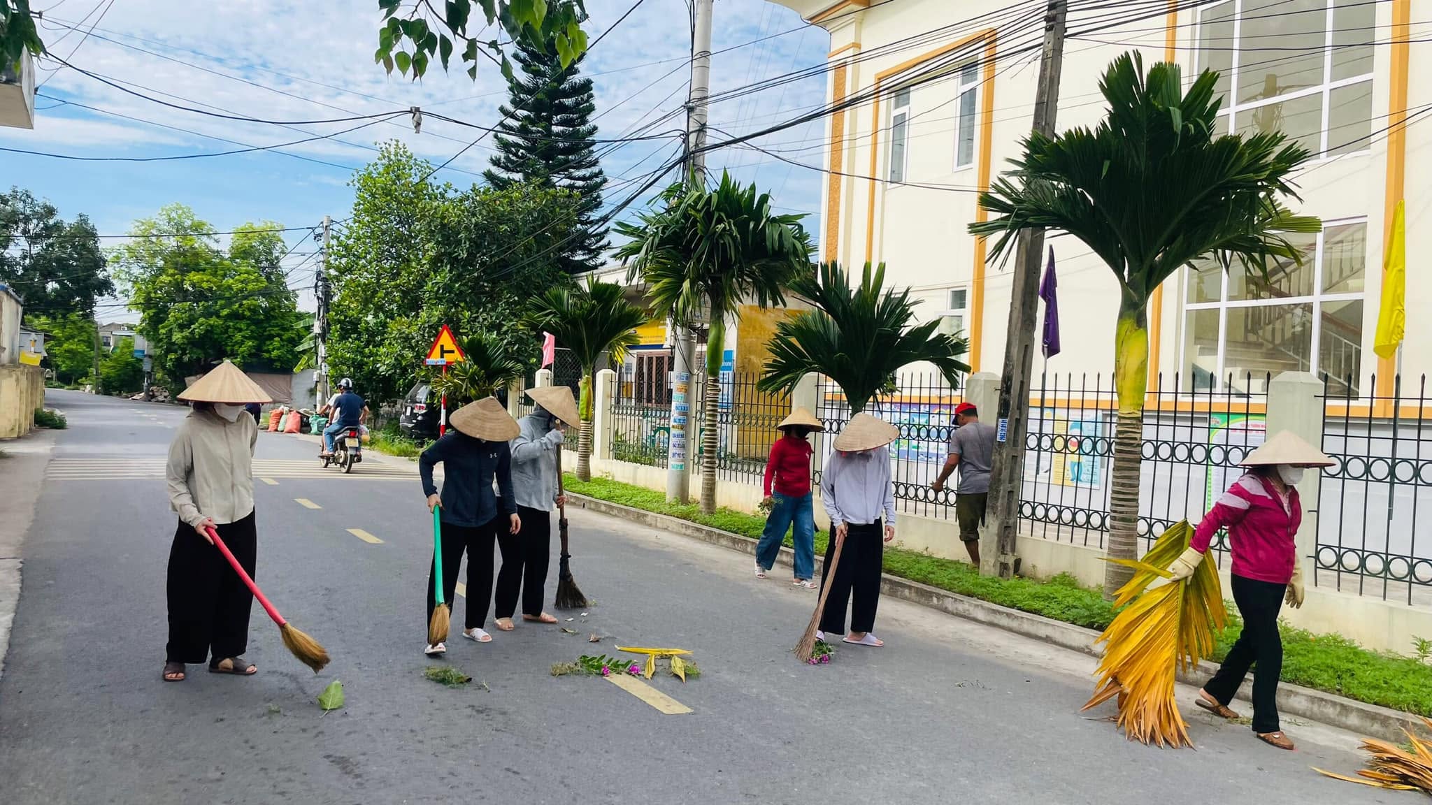 Trường MN Mỹ Hưng phát động phong trào thi đua và đồng loạt tổ chức thực hiện các hoạt động ra quân hưởng ứng phong trào “Toàn dân chung tay bảo vệ môi trường, vì một Việt Nam xanh – sạch – đẹp”